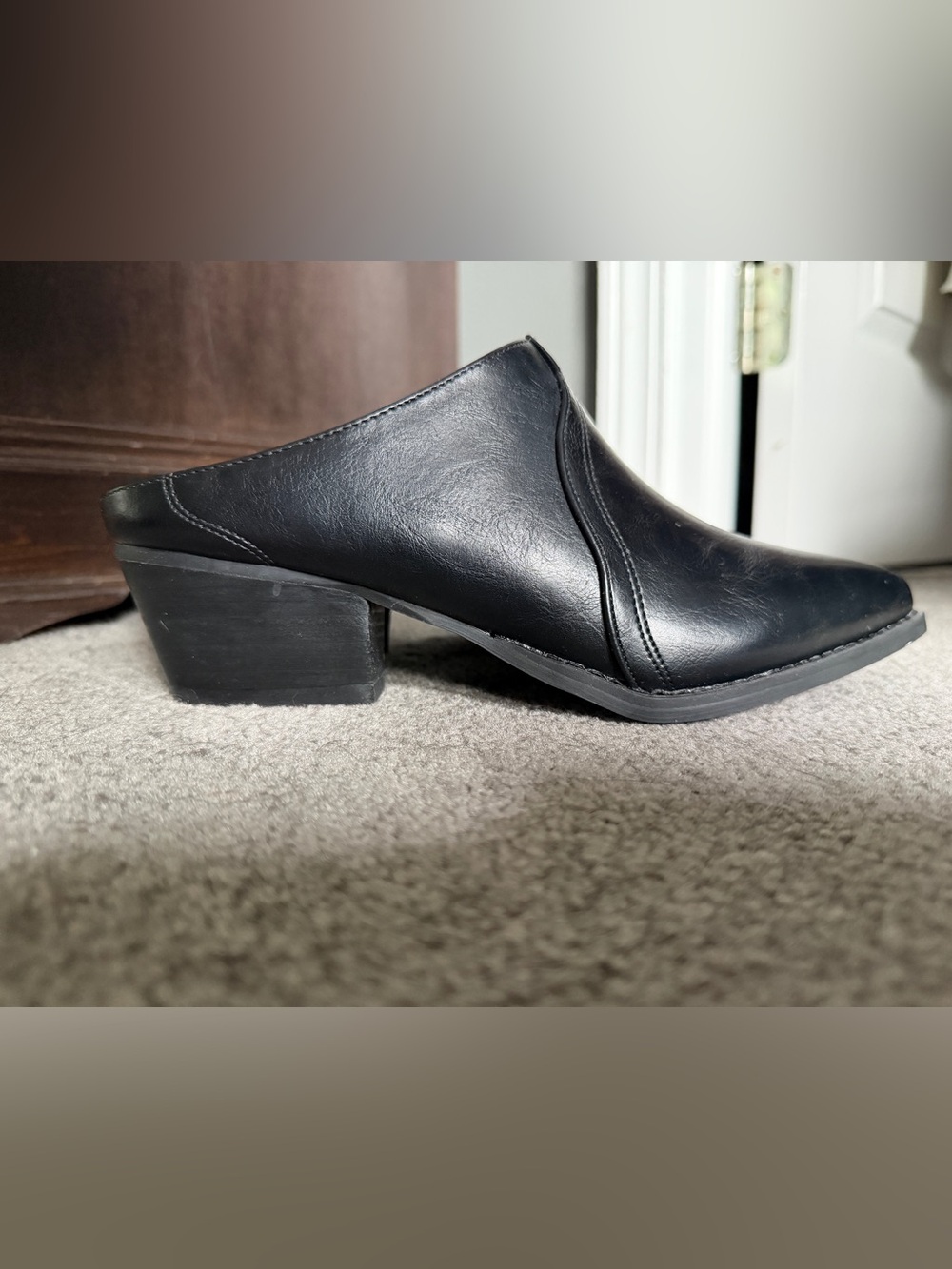 BEAST FASHION Black Leather Block Heel Mule
